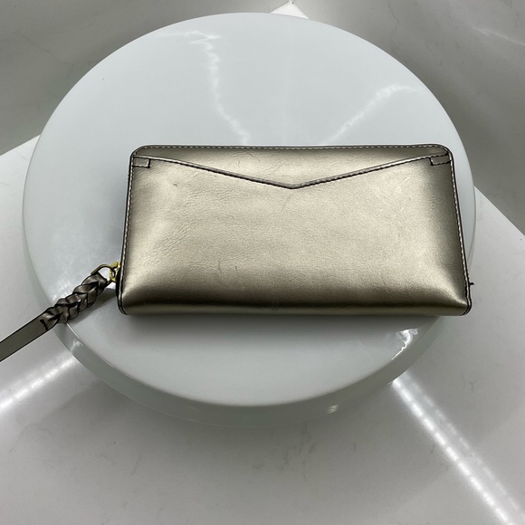 Fossil metallic zip around clutch wallet - Picture 3 of 6
